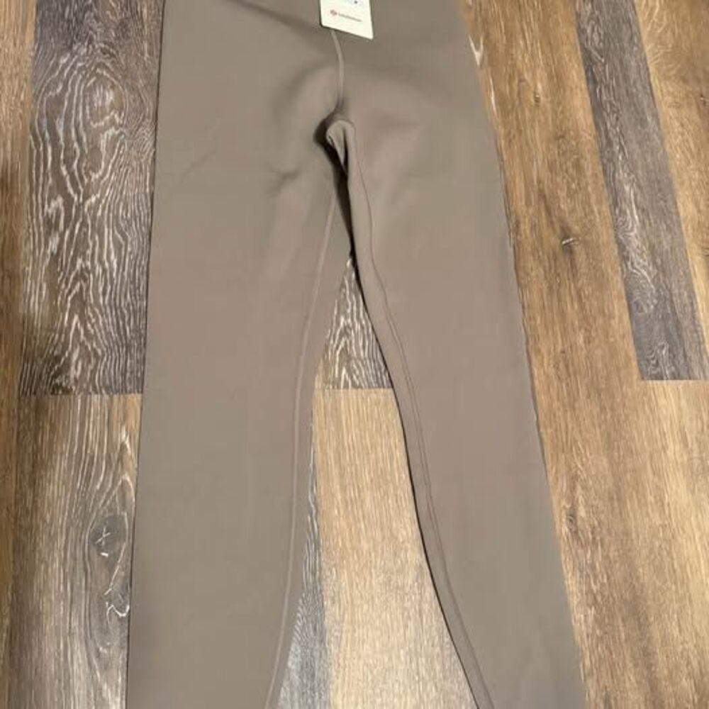 Lululemon size 8 Glow Up Leggings 25”